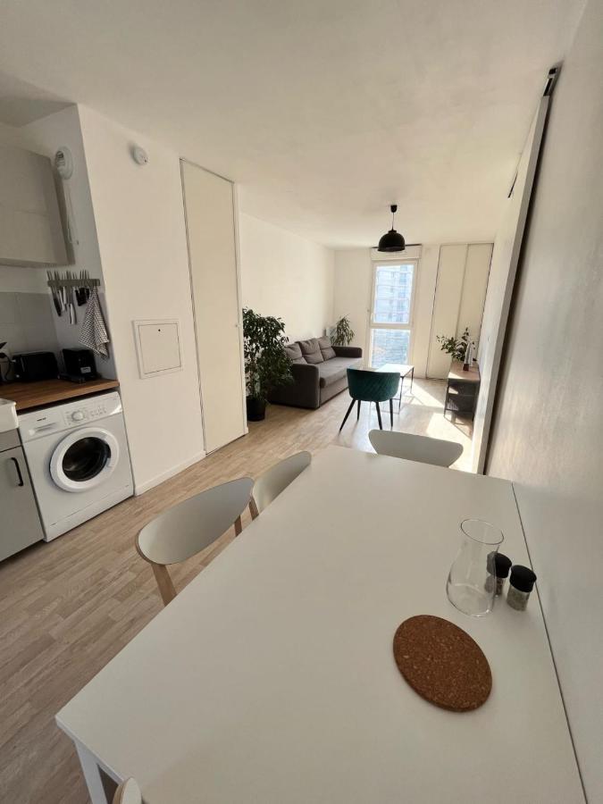 Modern And Bright Apartment Near Paris Ла-Курнёв Экстерьер фото